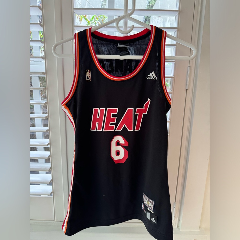 Women’s Vintage Miami Heat Lebron James Basketball Jersey; Size Small